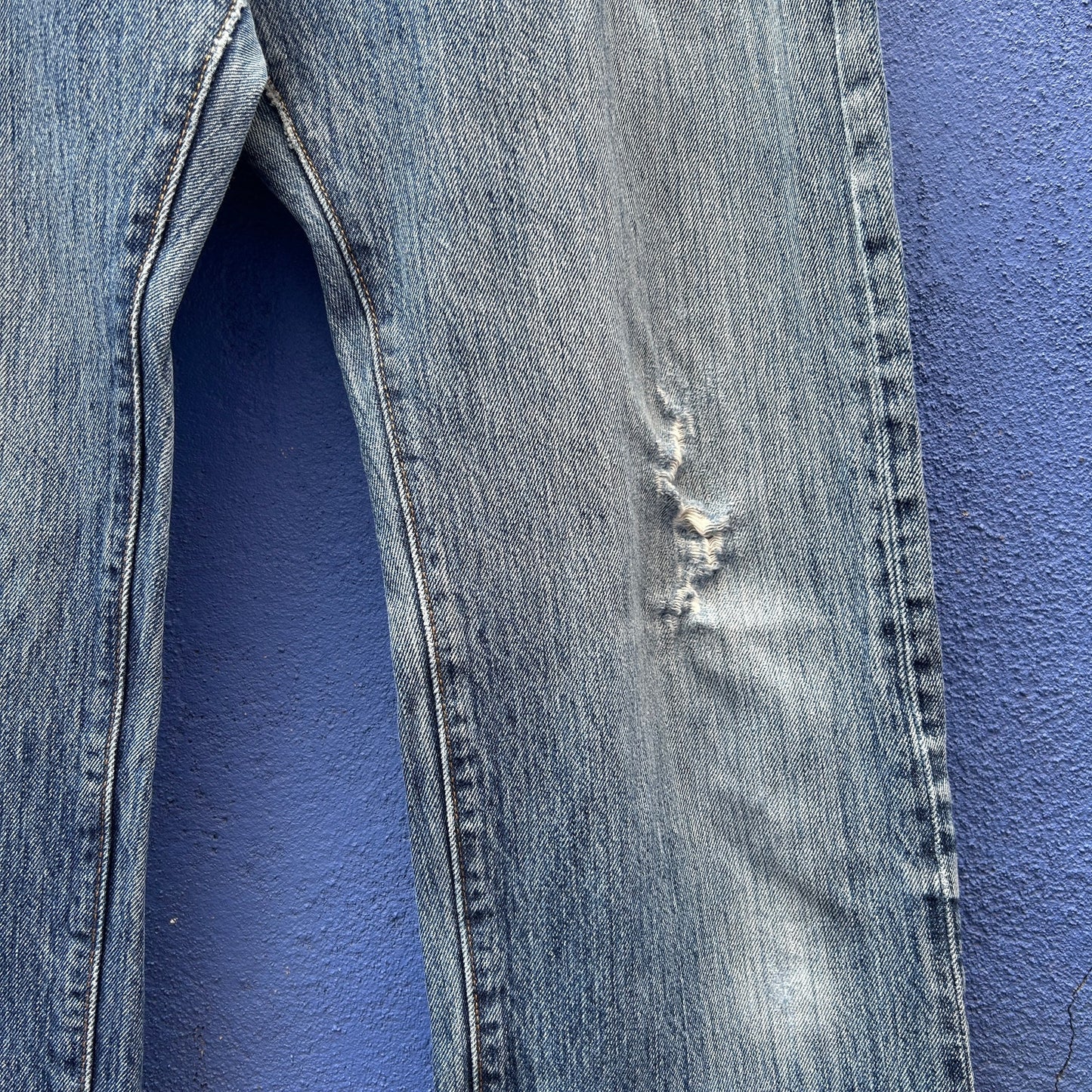 levi's distressed 501s