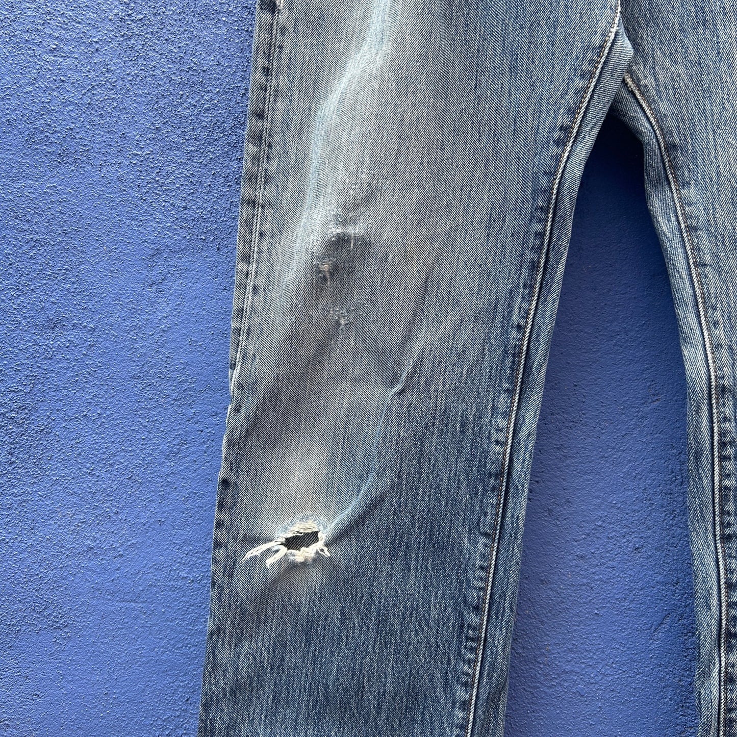 levi's distressed 501s