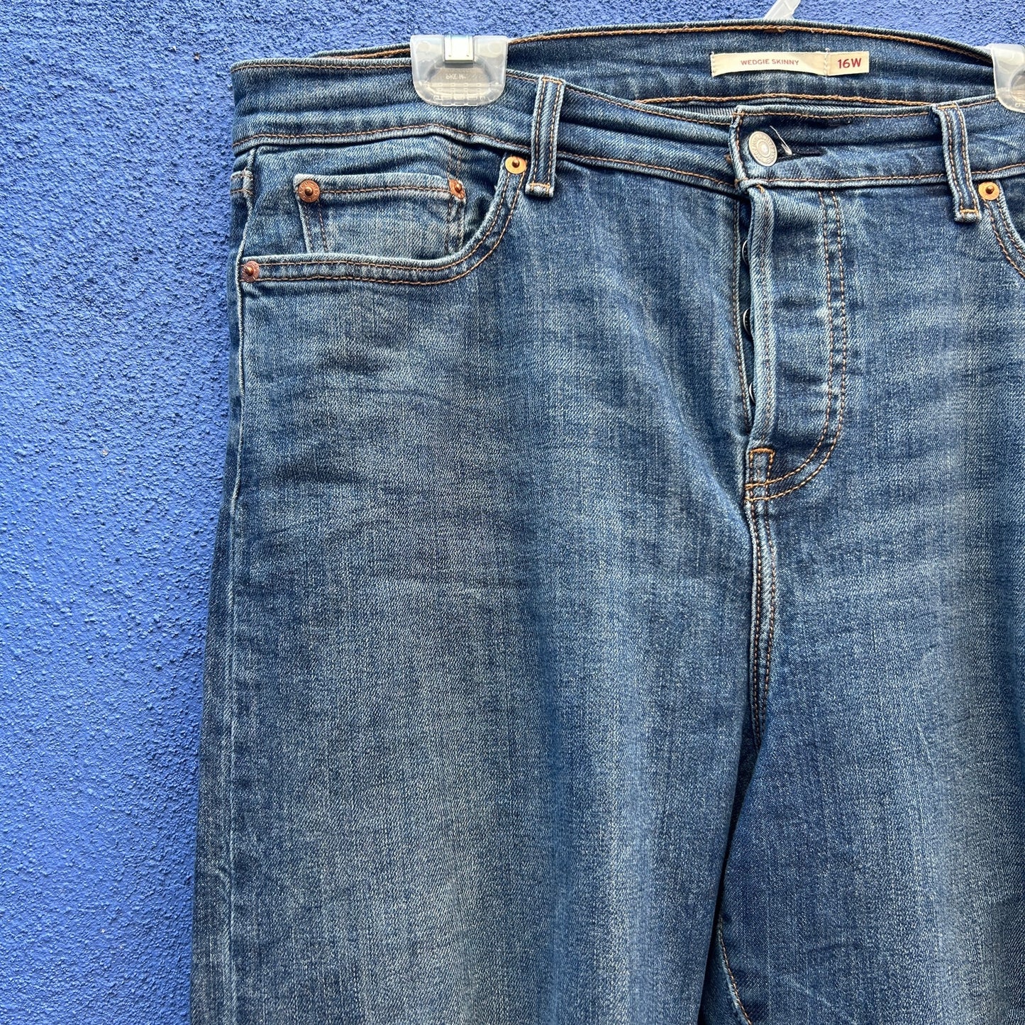 levi's wedgie skinny distressed cropped jeans