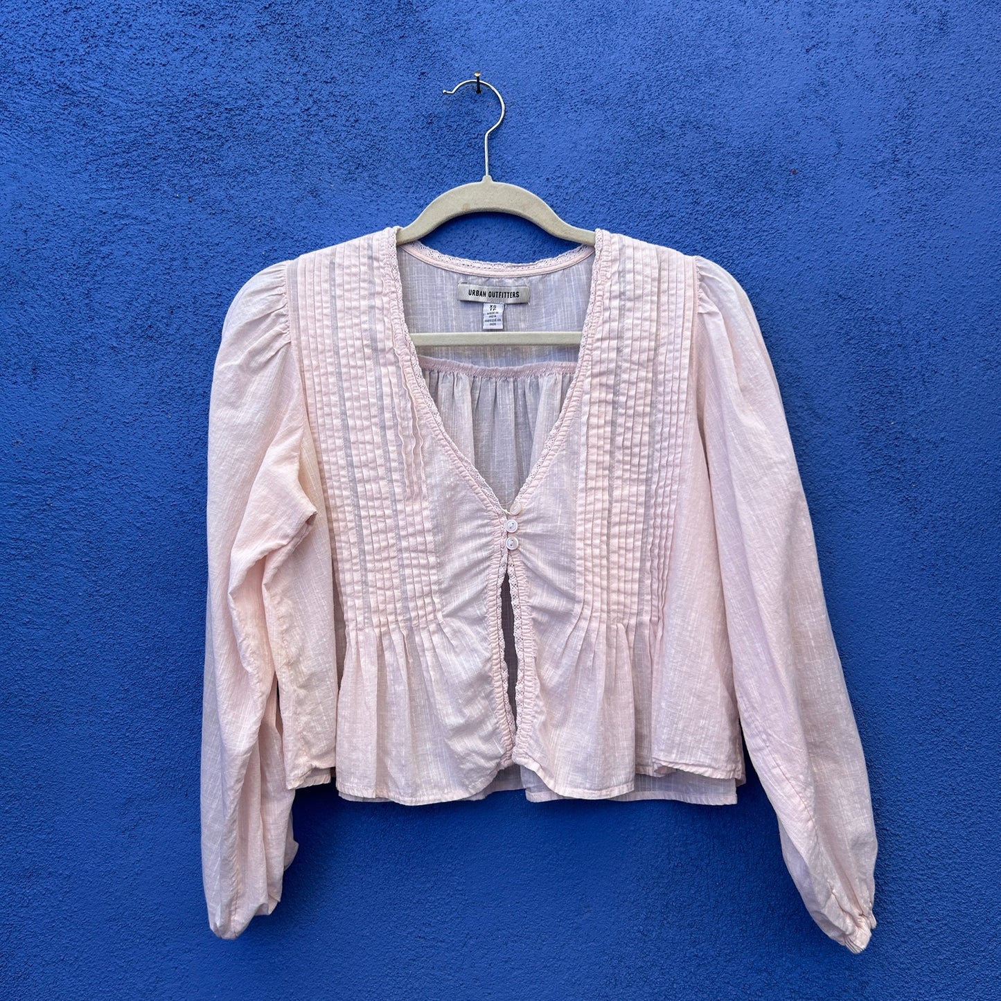 urban outfitters pintucked cropped balloon sleeved top