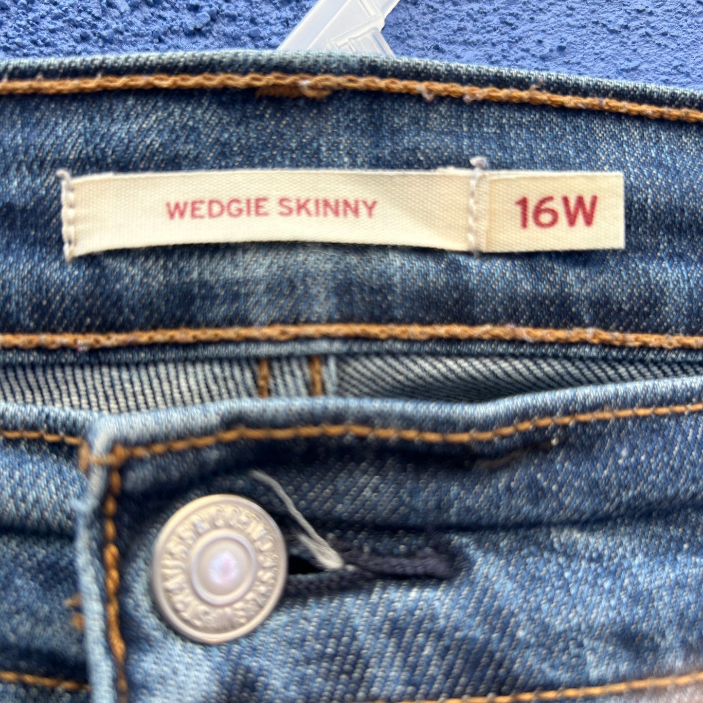 levi's wedgie skinny distressed cropped jeans