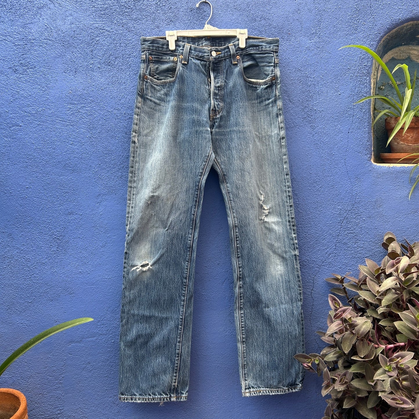 levi's distressed 501s