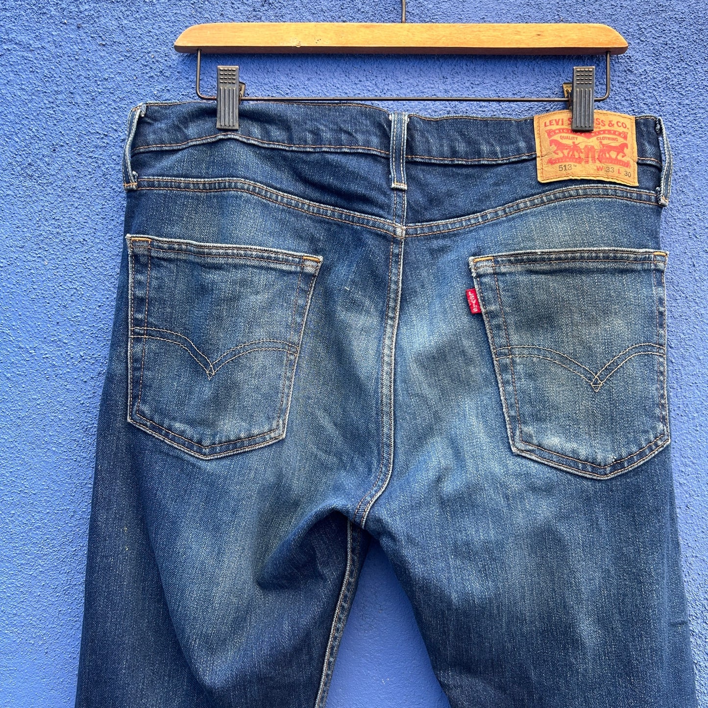 levi's distressed 513 jeans
