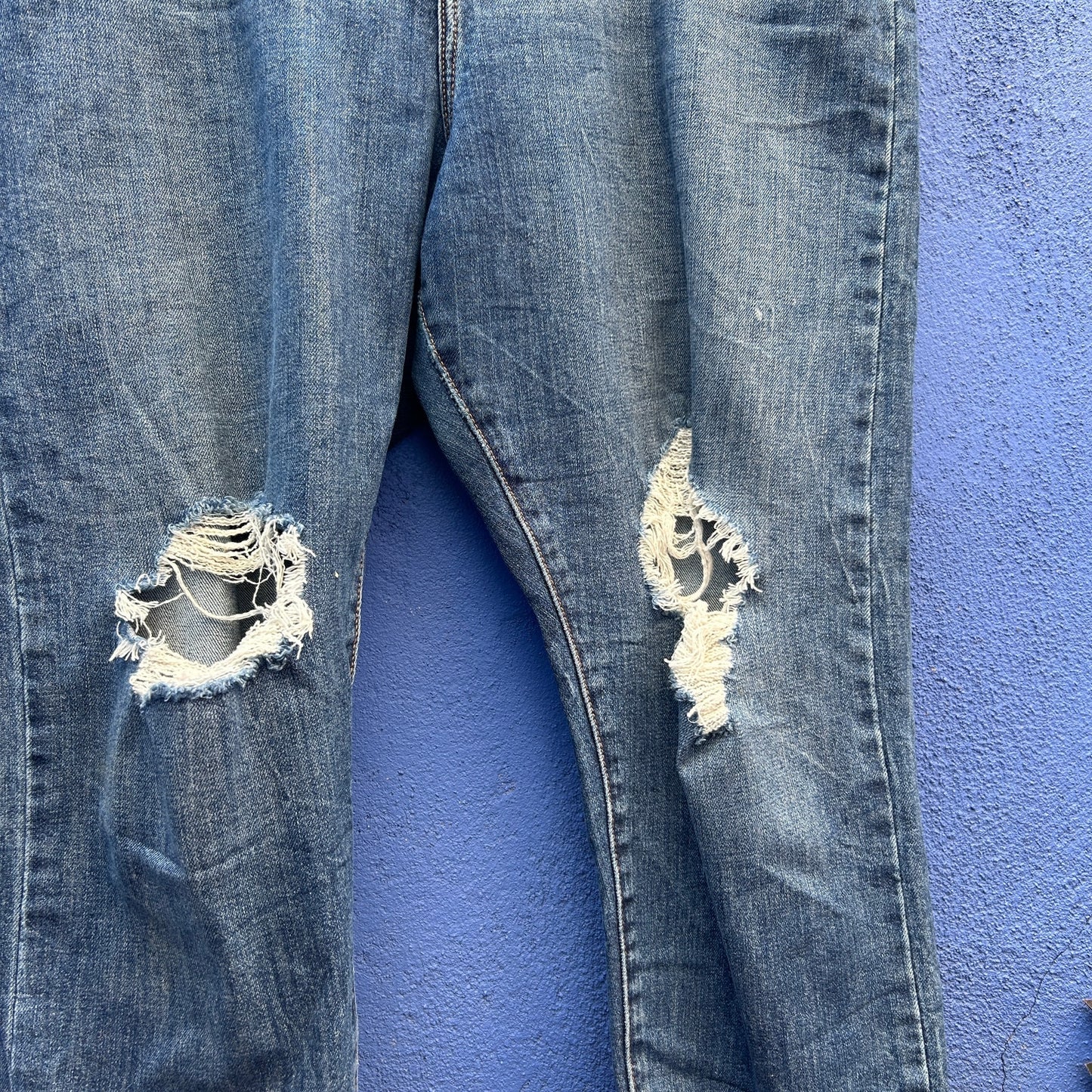 levi's wedgie skinny distressed cropped jeans