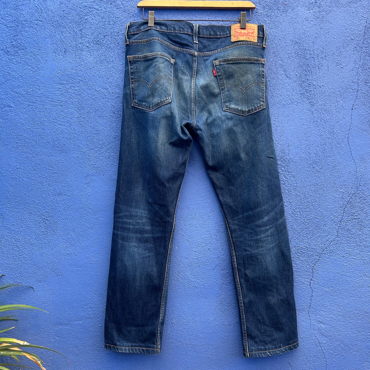levi's distressed 513 jeans
