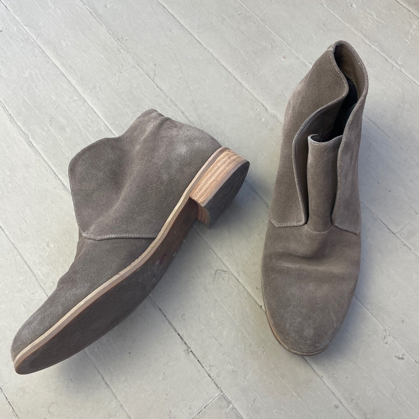 Blondo Taupe Waterproof Suede Slouchy Pull On Chukka Ankle Boots