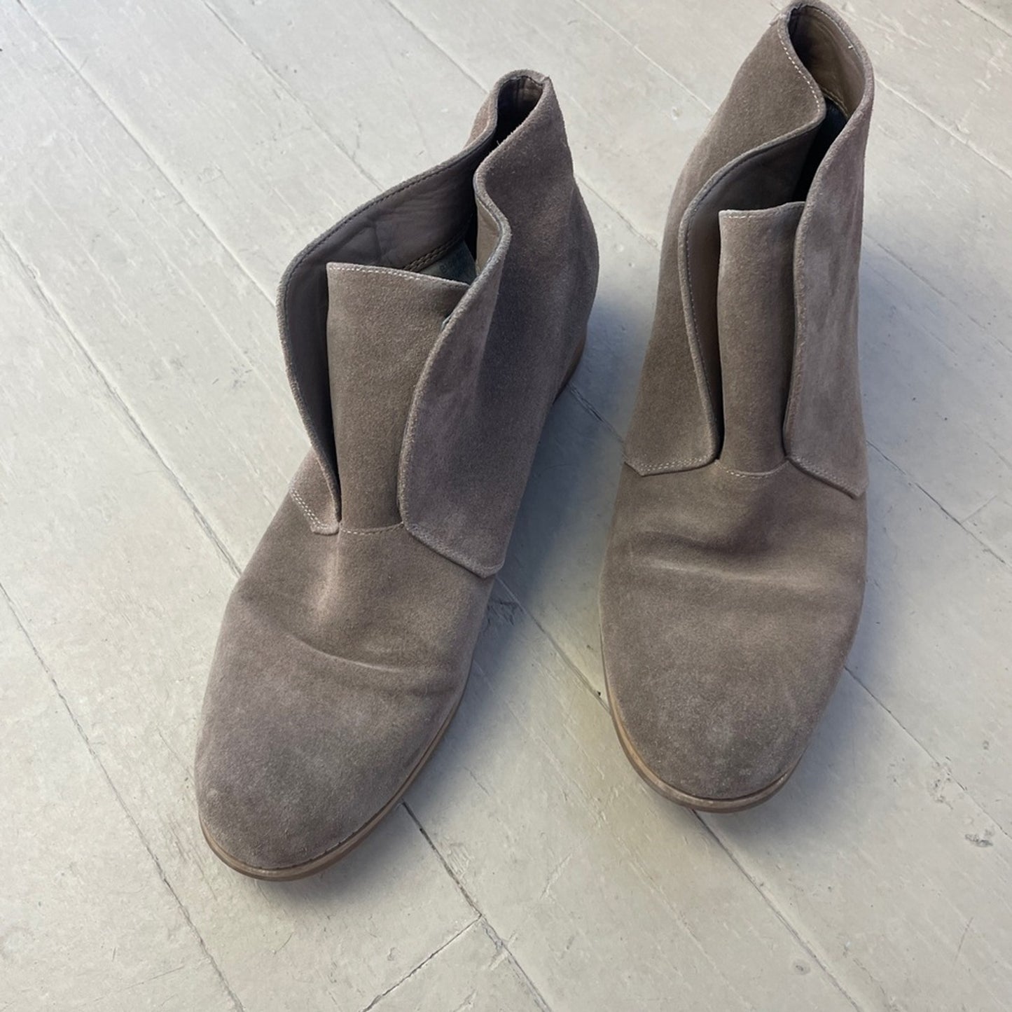 Blondo Taupe Waterproof Suede Slouchy Pull On Chukka Ankle Boots